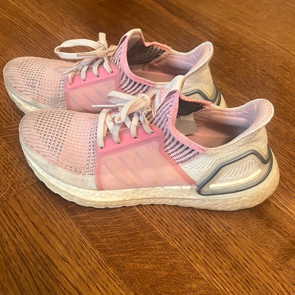 Adidas pink tennis shoes
